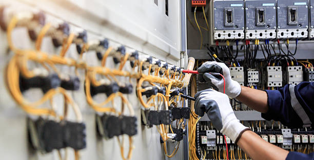 Professional Electrician technician working in DeWitt, MI